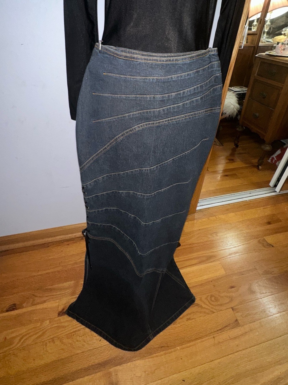 🔴Bisou Bisou Dark Navy Maxi Skirt with Tan Contrast Stitching - Picture 2 of 8